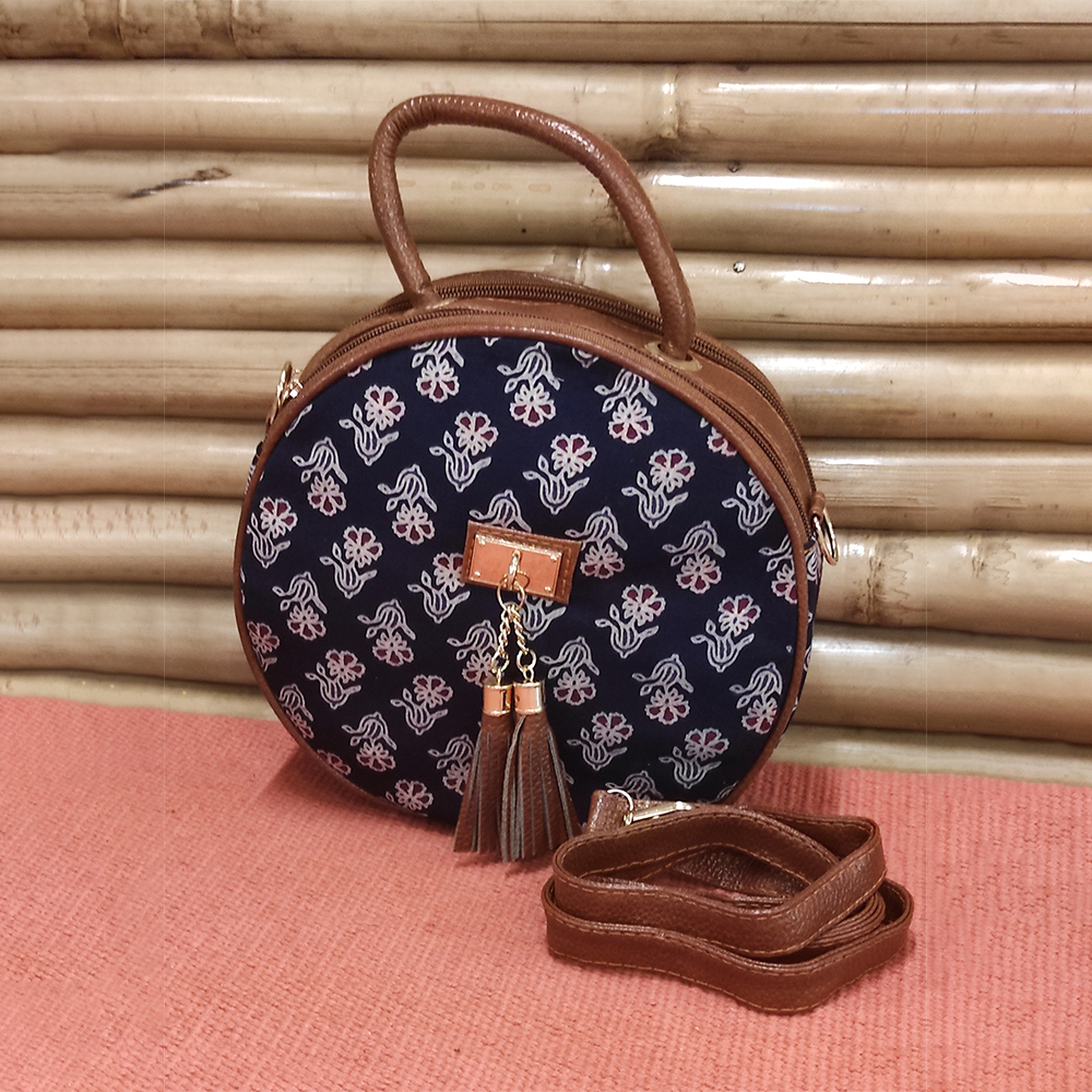 (INSTOCK) LV round SlingBag